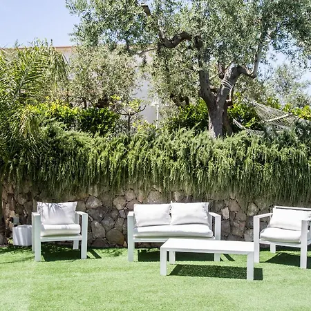 Melrose Relais ماسّا لوبْرينسِ